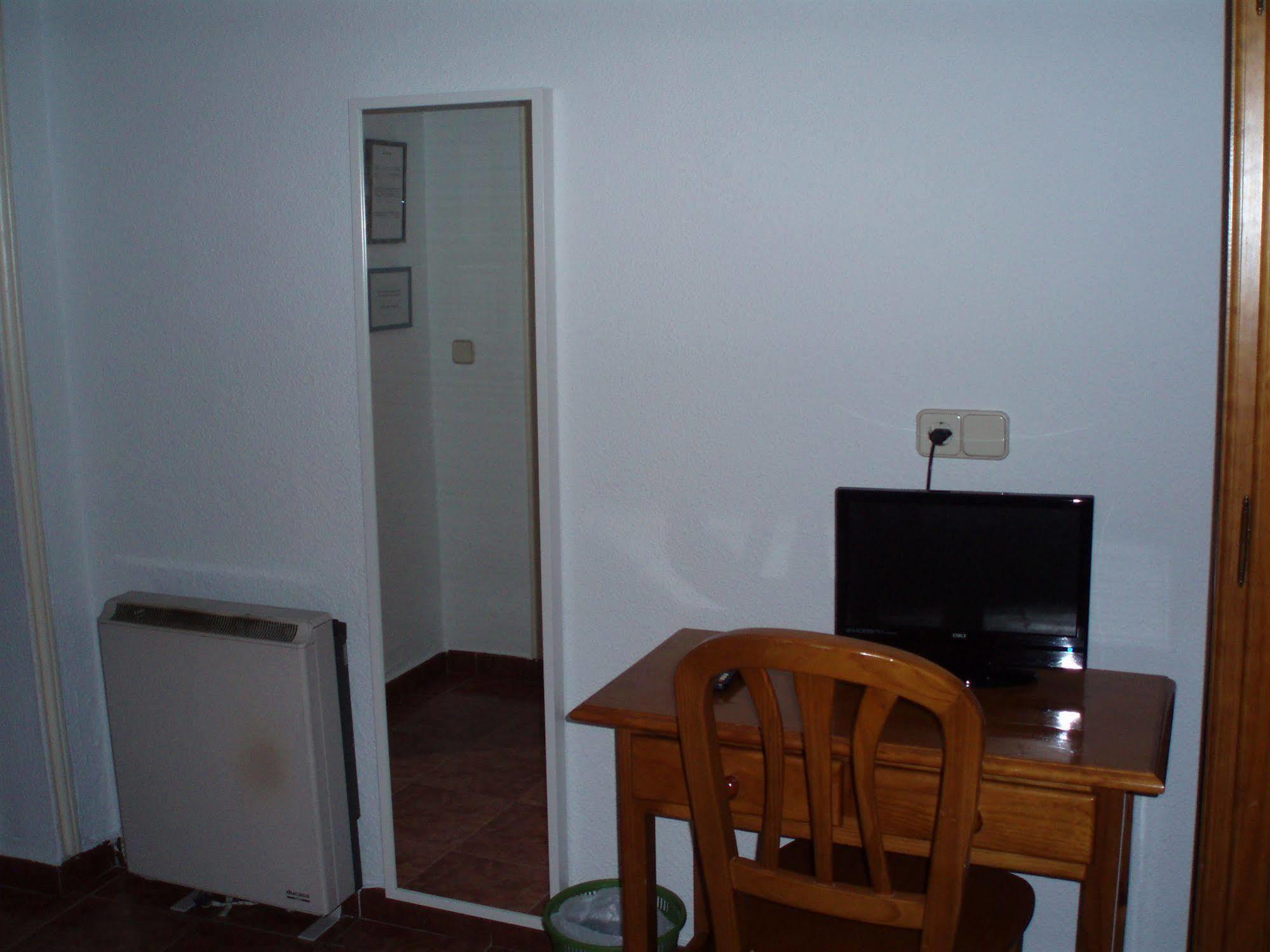 Hostal Castilla Madrid Dış mekan fotoğraf