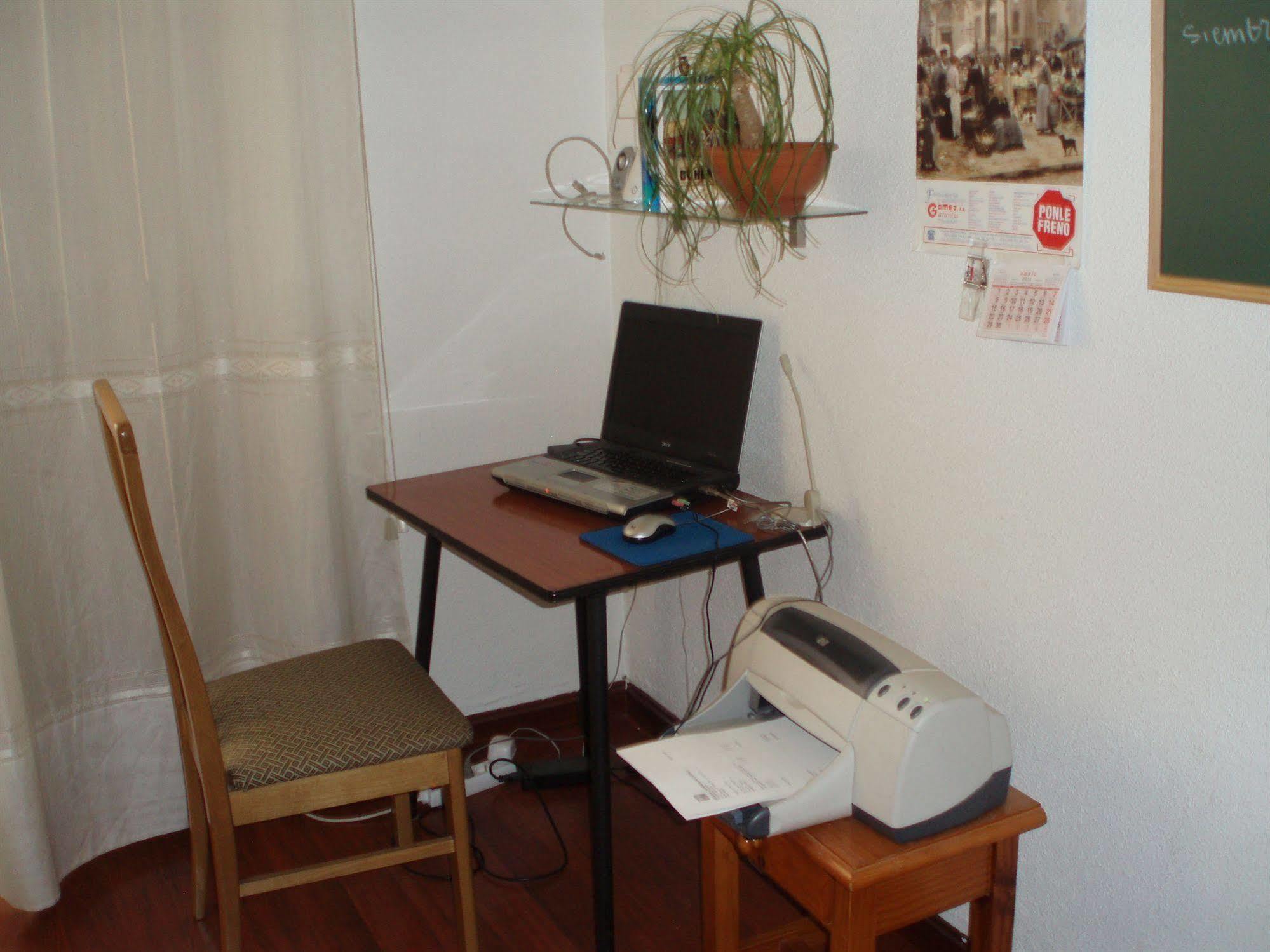 Hostal Castilla Madrid Dış mekan fotoğraf